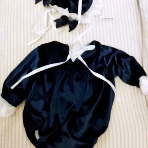 Caramelo kids romper used for 6-9 months with white embroidered details