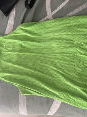 Nike Αμάνικο μπλουζάκι σαν καινούργιο, μέγεθος M, γκρι και πράσινο