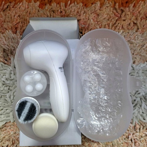 Avon Face Cleanser Brush Set new