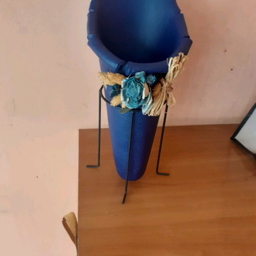 Dark blue vase like new