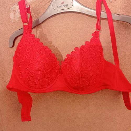 Red bra like new with 80B padding