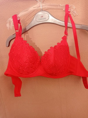 Red bra like new with 80B padding