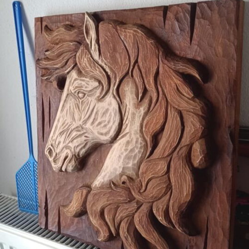 Carved horse on wood new, 40x40 cm