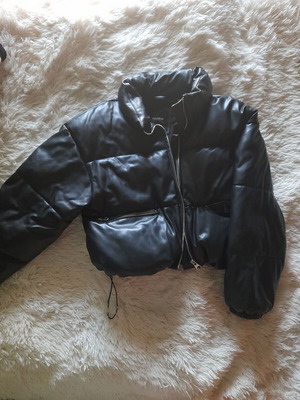 Pull&Bear δερμάτινο puffer μπουφάν crop μεταχειρισμένο, μαύρο, μέγεθος L