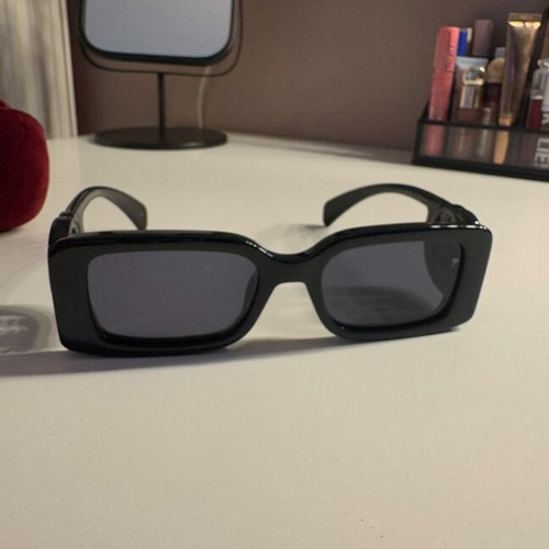 Gucci sunglasses black like new with case and satin dust bag