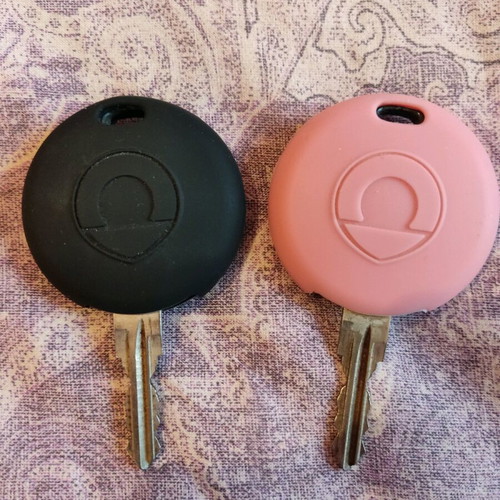 Smart for two silicone key covers like new, pink and black