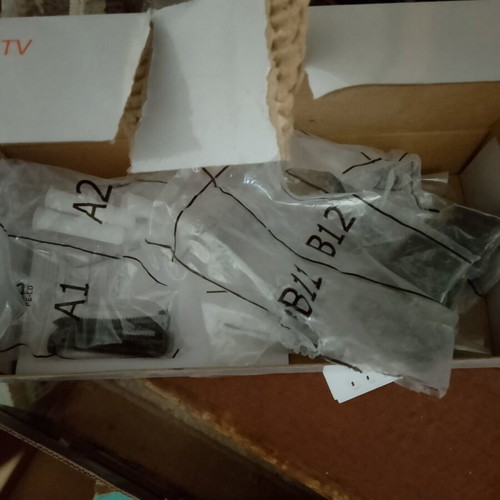 Wall mount TV bracket like new, for screens up to 43"