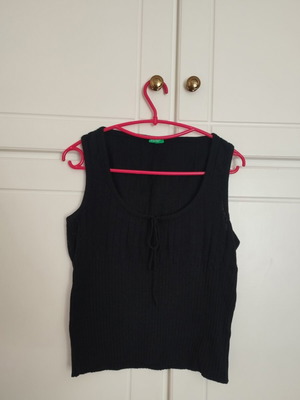 Benetton black kazaka sweater used, size M