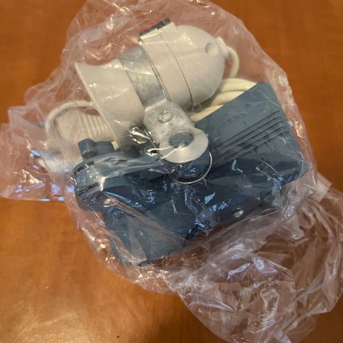 E27 light socket new with switch and clip