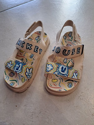Zara Disney Mickey Mouse sandals size 26 new, beige multicolor