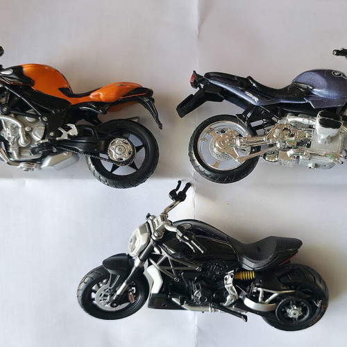 Mini Motorcycles Collection like new, 13 models by Bburago and Maisto
