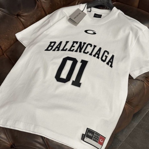 Balenciaga T-shirt new, size Large, white