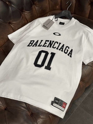 Balenciaga T-shirt new, size Large, white