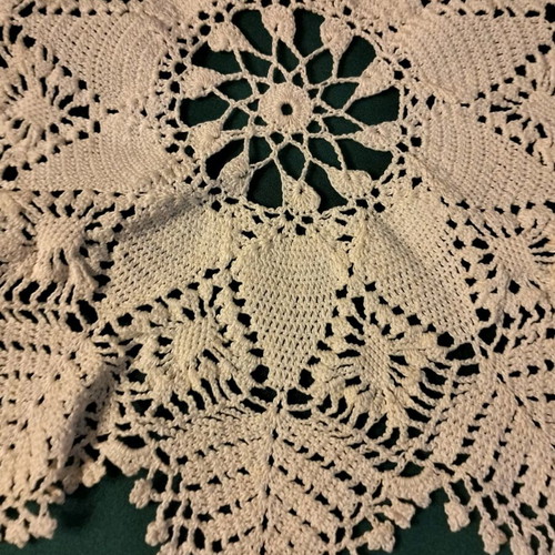 Handmade round doilies new, set of 2 pieces 23cm