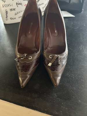 Kalogiou brown pumps with low heel like new, size 40