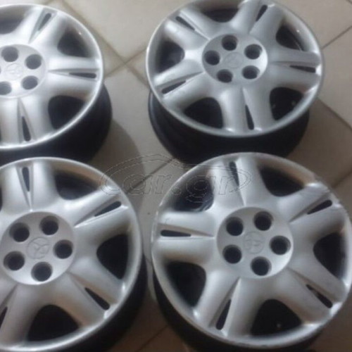 Toyota Avensis steel rims R15, set of 4 with hubcaps