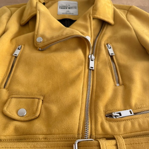 Crop suede jacket like new with silver details, yellow, size M