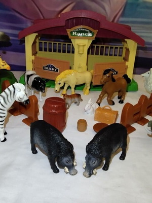 Ranch animal figures set used, 13 pieces
