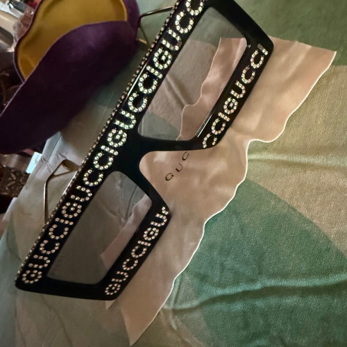 Gucci sunglasses used, black with missing rhinestones