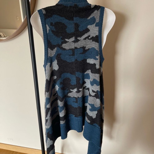Agel knitted vest size M like new