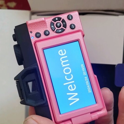 MBD 4K camera new with lens and memory card