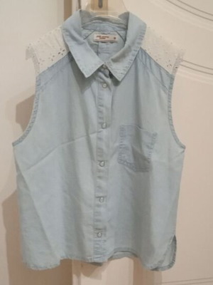 Pink Woman sleeveless light blue short shirt lightly used size M