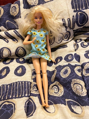 Barbie κούκλα με το φόρεμά της σαν καινούργιο