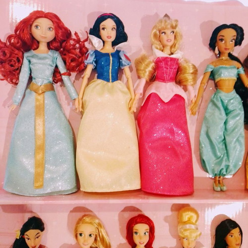Barbies Princess Disney Deluxe doll gift set new with 11 princesses