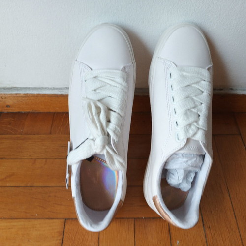 Casual athletic shoes new, white, size 39