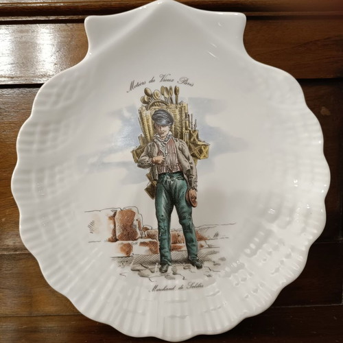 Limoges decorative plate like new, The old trades of Paris