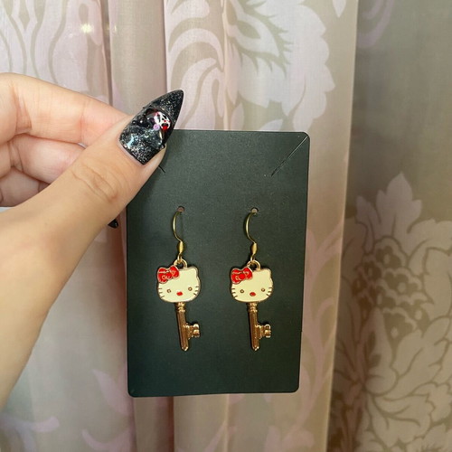 Hello Kitty key-shaped earrings new, gold tone
