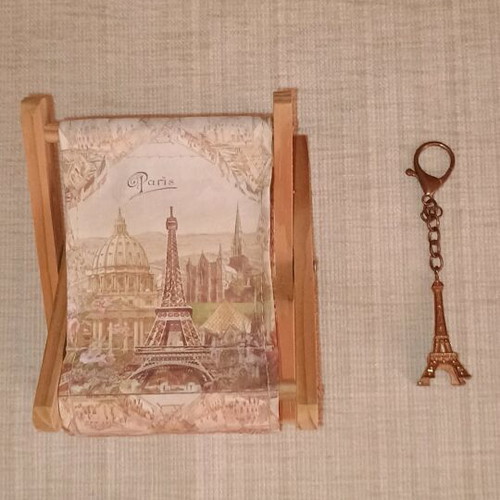 Two souvenirs from Paris, amazing and gifts!!!