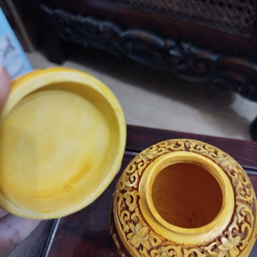 Asian container with lid like new, height 13cm