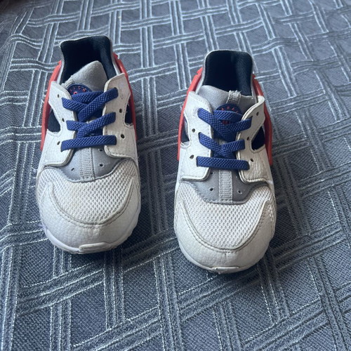 Nike Huarache kids sneakers size 25 used