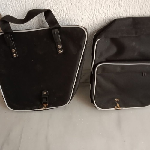 Bicycle accessory collection like new, 3 detachable bags
