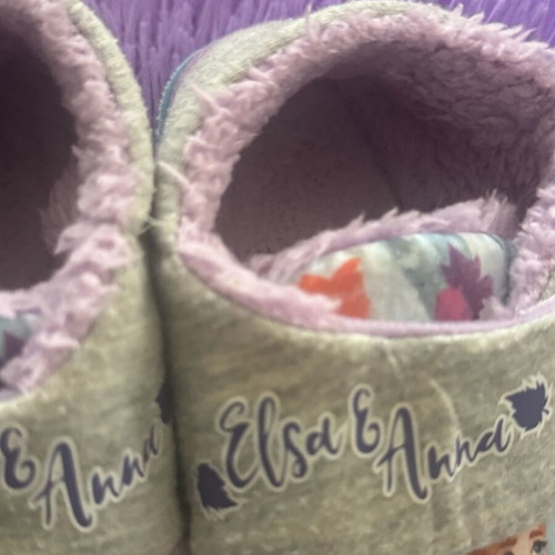 Elsa slippers like new, pack of 2 in different sizes, purple