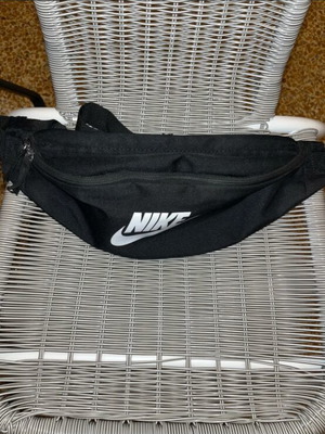 Τσαντάκι μέσης Nike, μαύρο και άσπρο