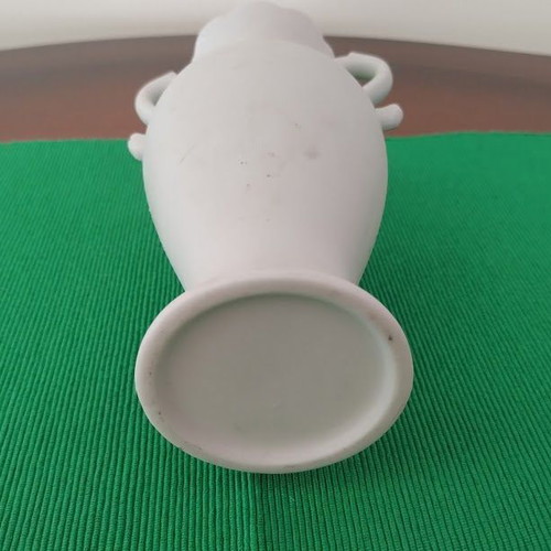 Vase with 3D pink roses porcelain like new