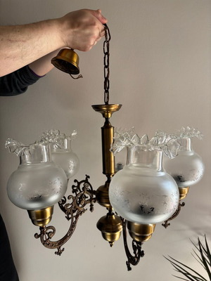 Ceiling light like new with 5 bulbs