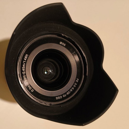 Sony FE 28-70mm F3.5-5.6 OSS lens with stabilizer and quick autofocus