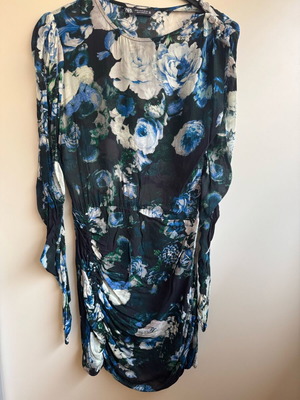 Zara mini dress like new with gathers and shoulder buttons