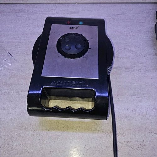 Waffle maker like new non-stick