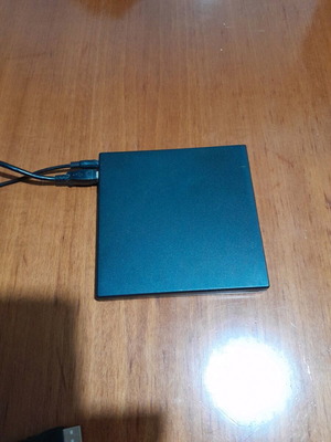 Small DVD for laptop like new with cables ready to use