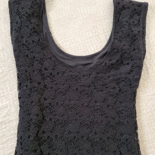 Little black dress lace Shana like new, size XS