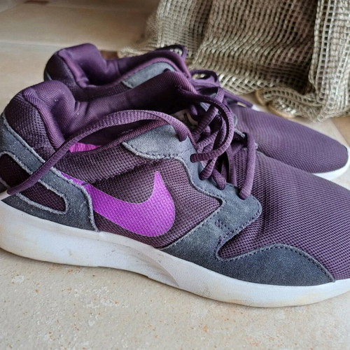 Nike purple athletic shoes like new, size 40.5 with double laces