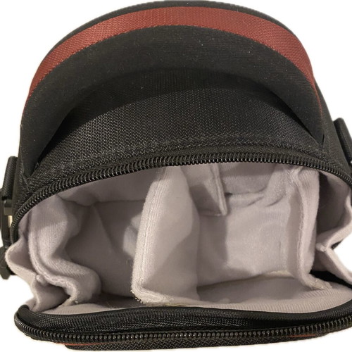 Camera bag like new with shoulder strap for small cameras