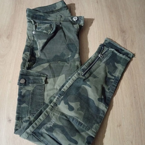 Bershka Women's Elastic Camouflage Pants like new, size S