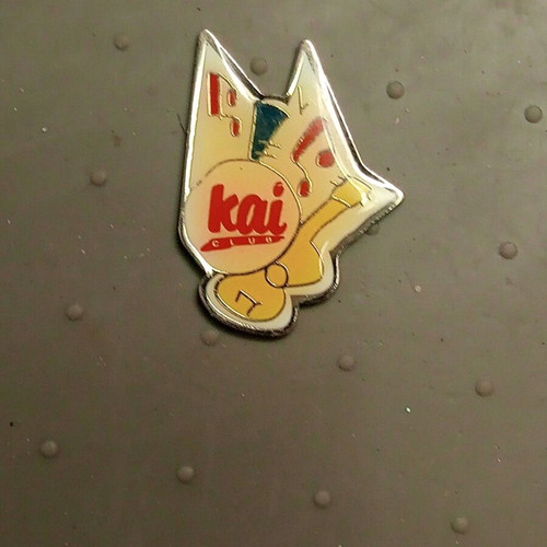 Metal pin from 'Και' club magazine used, collectible 90s