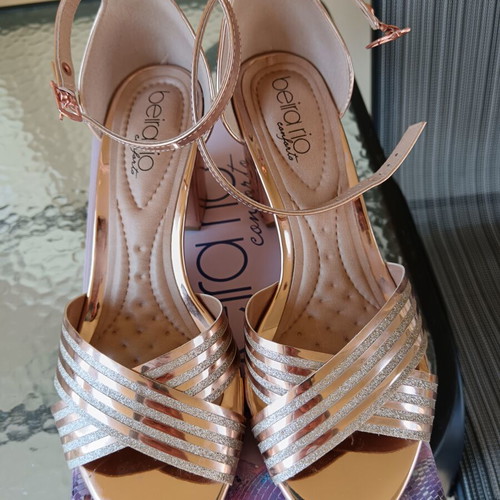 Beira Rio gold platform sandals size 39 like new