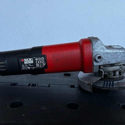 Black and Decker φ125 750w angle grinder used